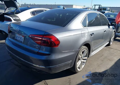 2017 Volkswagen Passat 1.8T R-Line z USA, uszkodzony, nr VIN 1VWDT7A33HC010989